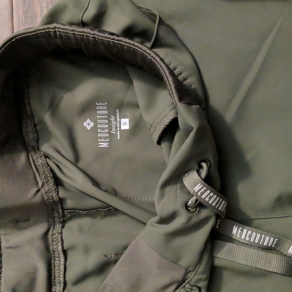 Med Couture Sage Green Jogger Scrub Set - Picture 5 of 5